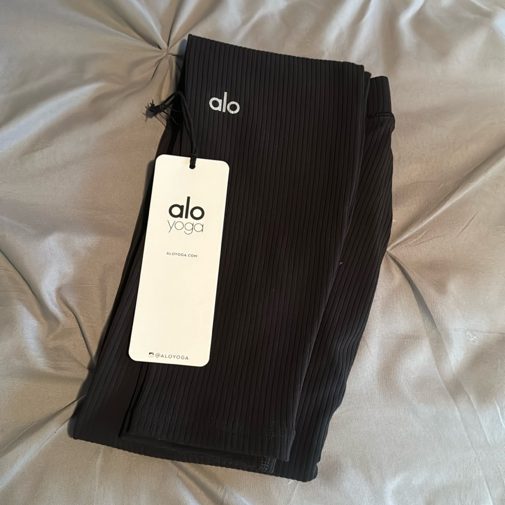 Alo Yoga - brand new